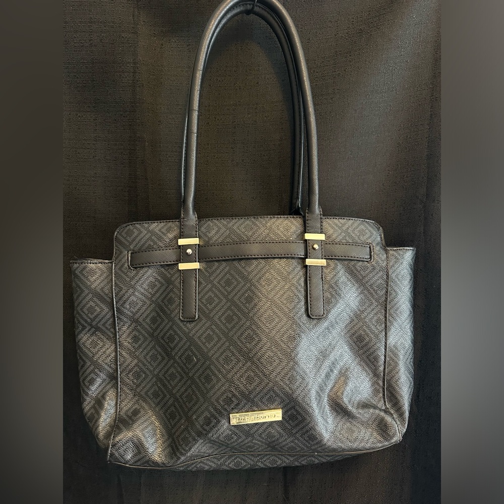 Liz Claiborne shoulder bag.